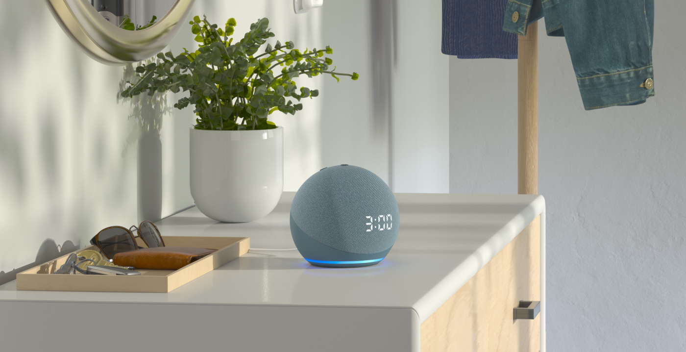 Echo Dot di quarta generazione con orologio/sveglia a led