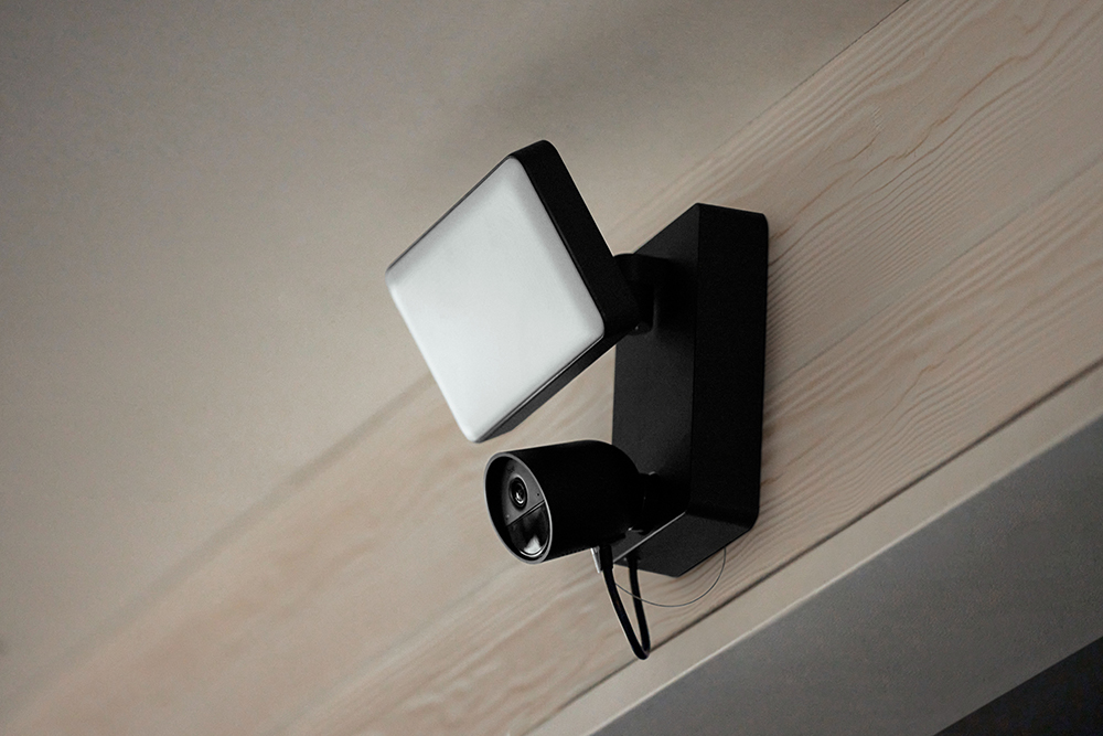 philips-hue-secure-floodlight-camera-product